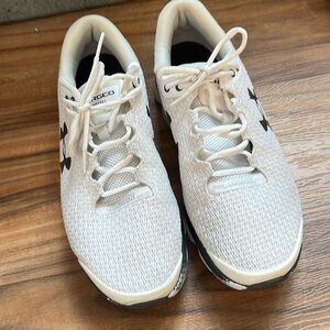 EUC UA Charged Gemini running shoe. Size 10. Kid hit a growth spurt.